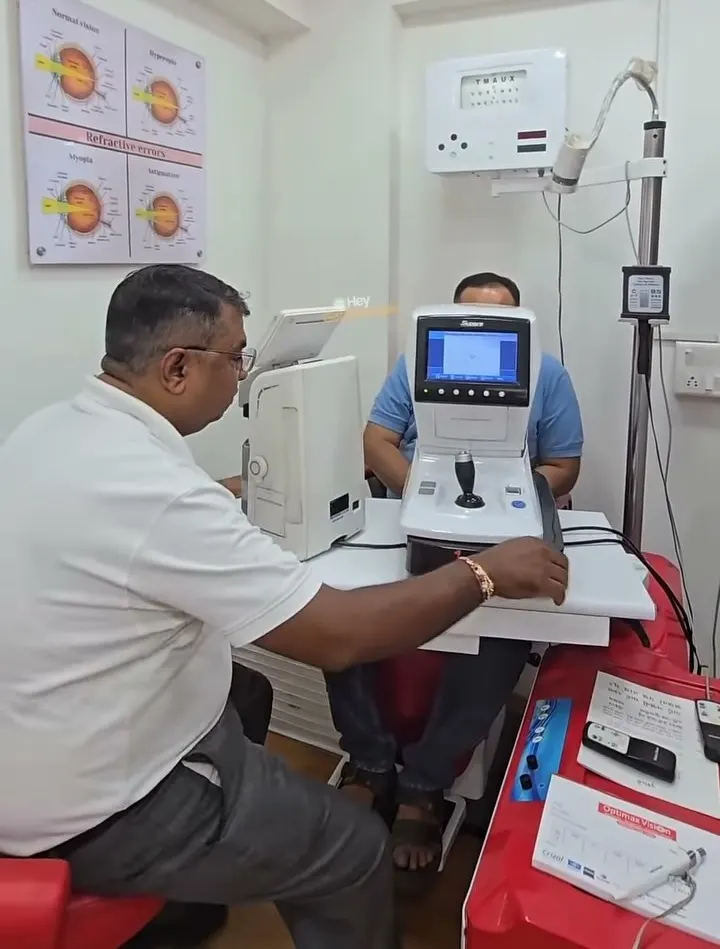 Eye test room at Optimax Vision, Infocity